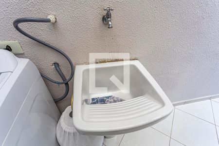 Casa à venda com 214m², 2 quartos e 3 vagas Casa à venda com 214m², 2 quartos e 3 vagasDetalhe da Área de Serviço