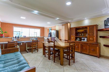 Casa à venda com 214m², 2 quartos e 3 vagas Casa à venda com 214m², 2 quartos e 3 vagasSalão de Festas