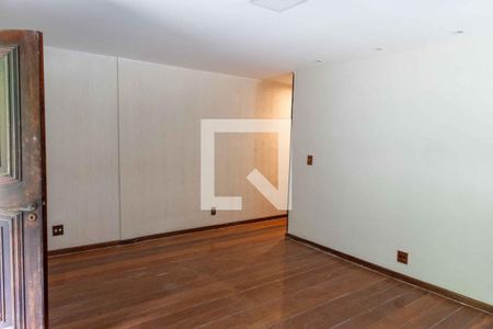 Casa de condomínio à venda com 539m², 5 quartos e 3 vagas Casa de condomínio à venda com 539m², 5 quartos e 3 vagasSuíte 4