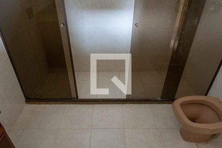 Casa de condomínio à venda com 539m², 5 quartos e 3 vagas Casa de condomínio à venda com 539m², 5 quartos e 3 vagasBanheiro da Suíte 1