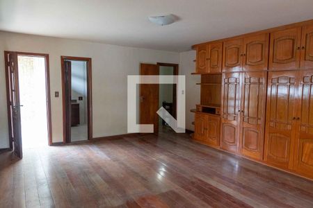 Casa de condomínio à venda com 539m², 5 quartos e 3 vagas Casa de condomínio à venda com 539m², 5 quartos e 3 vagasSuíte 2