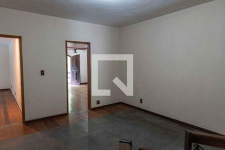 Casa de condomínio à venda com 539m², 5 quartos e 3 vagas Casa de condomínio à venda com 539m², 5 quartos e 3 vagasSala 2