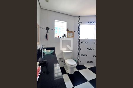 Casa à venda com 186m², 3 quartos e 4 vagasBanheiro da Suíte 2