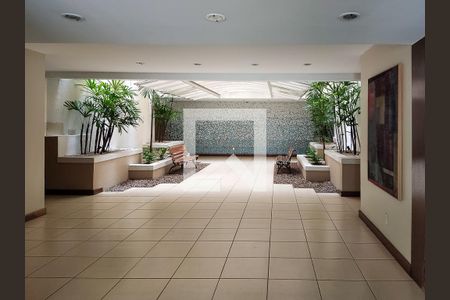 Apartamento à venda com 70m², 2 quartos e 1 vagaFachada e portaria