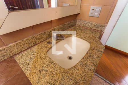 Apartamento à venda com 120m², 4 quartos e 2 vagas Apartamento à venda com 120m², 4 quartos e 2 vagasPia do Banheiro Social