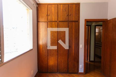 Apartamento à venda com 120m², 4 quartos e 2 vagas Apartamento à venda com 120m², 4 quartos e 2 vagasArmário do Quarto 4