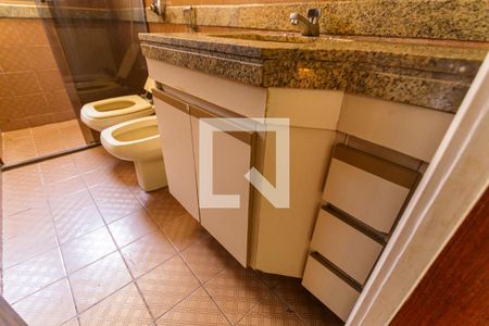 Apartamento à venda com 120m², 4 quartos e 2 vagas Apartamento à venda com 120m², 4 quartos e 2 vagasArmário do Banheiro Social