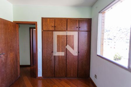 Apartamento à venda com 120m², 4 quartos e 2 vagas Apartamento à venda com 120m², 4 quartos e 2 vagasArmário do Quarto 2