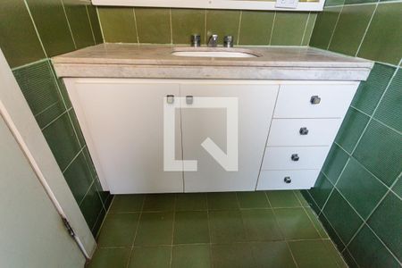 Apartamento à venda com 120m², 4 quartos e 2 vagas Apartamento à venda com 120m², 4 quartos e 2 vagasArmário do Banheiro da Suíte