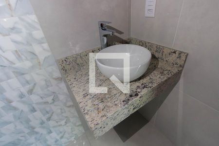 Casa à venda com 110m², 3 quartos e 2 vagas Casa à venda com 110m², 3 quartos e 2 vagasBanheiro da Suíte