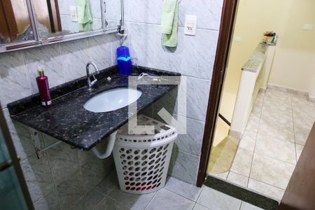 Casa à venda com 128m², 3 quartos e 2 vagas Casa à venda com 128m², 3 quartos e 2 vagasBanheiro Social