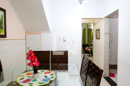 Casa à venda com 128m², 3 quartos e 2 vagas Casa à venda com 128m², 3 quartos e 2 vagasCozinha