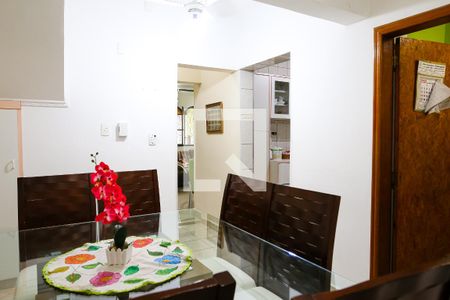 Casa à venda com 128m², 3 quartos e 2 vagas Casa à venda com 128m², 3 quartos e 2 vagasCozinha