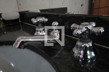 Casa à venda com 192m², 3 quartos e 3 vagasBanheiro - Torneira