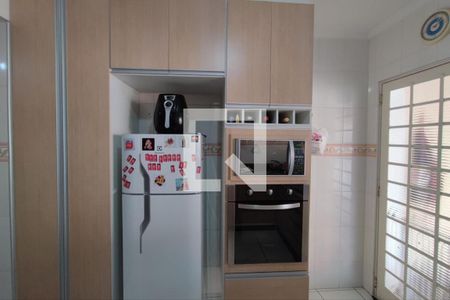 Casa à venda com 182m², 3 quartos e 2 vagas Casa à venda com 182m², 3 quartos e 2 vagasCozinha