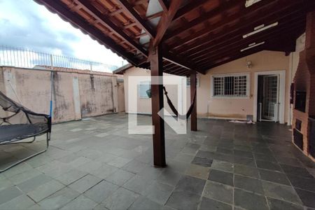 Casa à venda com 182m², 3 quartos e 2 vagas Casa à venda com 182m², 3 quartos e 2 vagasChurrasqueira - Quintal