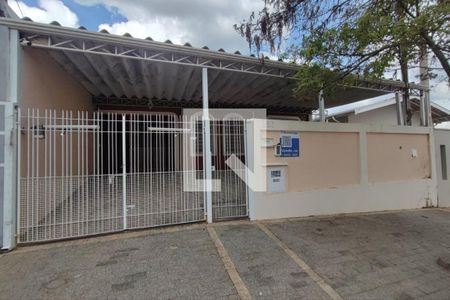 Casa à venda com 182m², 3 quartos e 2 vagas Casa à venda com 182m², 3 quartos e 2 vagasFachada