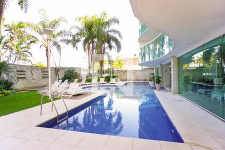 Apartamento à venda com 70m², 2 quartos e 2 vagas Apartamento à venda com 70m², 2 quartos e 2 vagasÁrea comum - Piscina