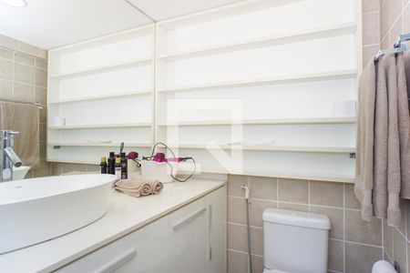 Apartamento à venda com 70m², 2 quartos e 2 vagas Apartamento à venda com 70m², 2 quartos e 2 vagasBanheiro da Suíte 1