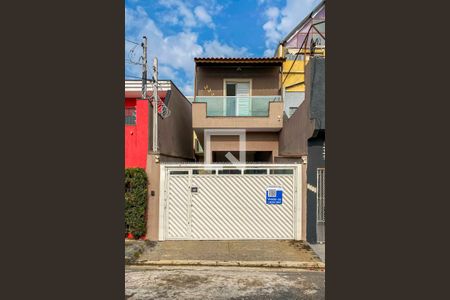 Casa à venda com 153m², 2 quartos e 3 vagas Casa à venda com 153m², 2 quartos e 3 vagasFachada