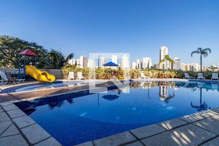 Apartamento à venda com 140m², 3 quartos e 2 vagas Apartamento à venda com 140m², 3 quartos e 2 vagasÁrea comum - Piscina