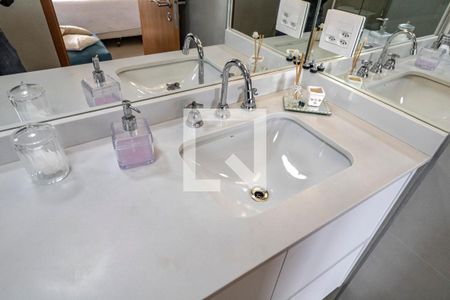 Apartamento à venda com 140m², 3 quartos e 2 vagas Apartamento à venda com 140m², 3 quartos e 2 vagasBanheiro 01 da Suíte 01 - Torneira