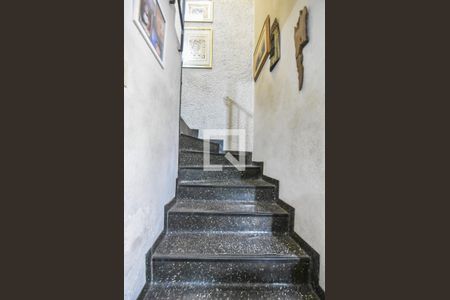 Casa à venda com 128m², 3 quartos e 2 vagasEscada 