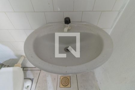 Banheiro de apartamento à venda com 1 quarto, 50m² em Cavalhada, Porto Alegre