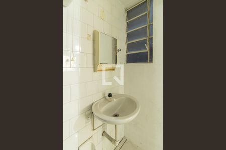 Banheiro de apartamento à venda com 1 quarto, 50m² em Cavalhada, Porto Alegre