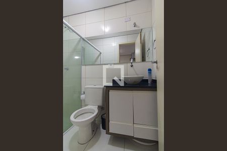 Banheiro de kitnet/studio para alugar com 1 quarto, 32m² em Juvevê, Curitiba