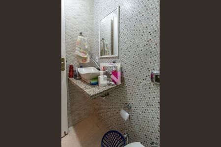 Casa de condomínio à venda com 180m², 3 quartos e 1 vagaBanheiro da Suíte