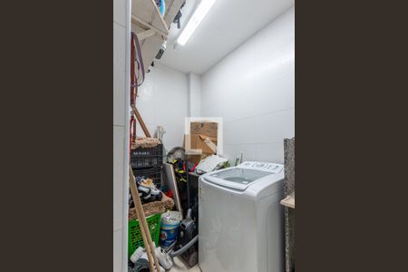 Casa de condomínio à venda com 180m², 3 quartos e 1 vagaÁrea de Serviço