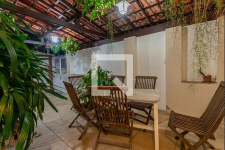 Casa de condomínio à venda com 180m², 3 quartos e 1 vagaVaranda