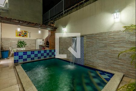 Casa de condomínio à venda com 180m², 3 quartos e 1 vagaPiscina