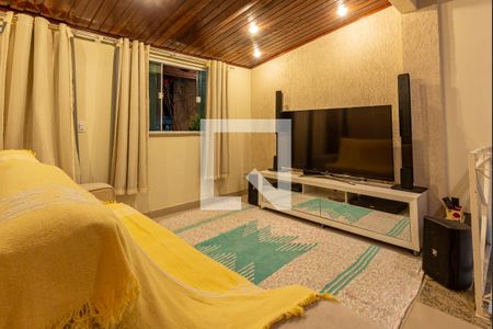 Casa de condomínio à venda com 180m², 3 quartos e 1 vagaSala de TV
