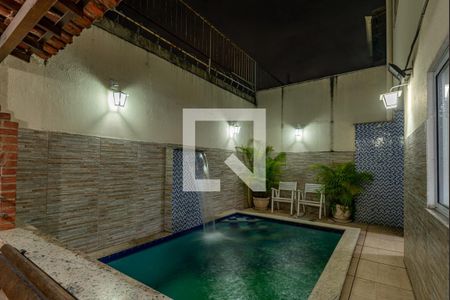 Casa de condomínio à venda com 180m², 3 quartos e 1 vagaPiscina