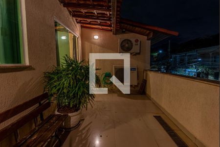 Casa de condomínio à venda com 180m², 3 quartos e 1 vagaVaranda