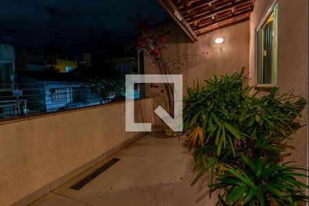 Casa de condomínio à venda com 180m², 3 quartos e 1 vagaVaranda