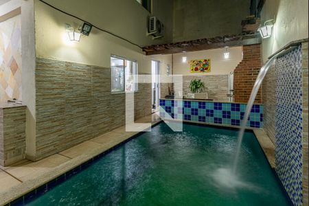 Casa de condomínio à venda com 180m², 3 quartos e 1 vagaPiscina