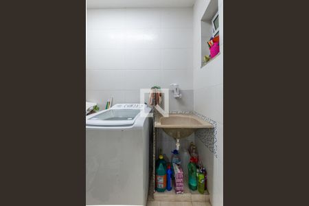 Casa de condomínio à venda com 180m², 3 quartos e 1 vagaÁrea de Serviço