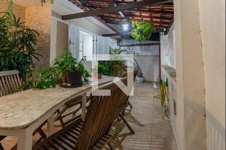 Casa de condomínio à venda com 180m², 3 quartos e 1 vagaVaranda