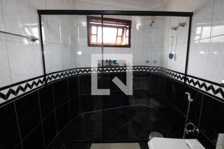 Casa à venda com 411m², 4 quartos e 5 vagasBanheiro da Suíte 1