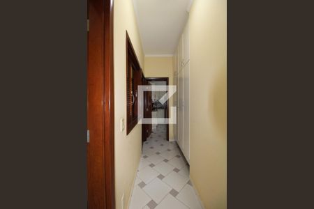 Casa à venda com 411m², 4 quartos e 5 vagasCorredor de Serviço