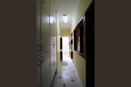 Casa à venda com 411m², 4 quartos e 5 vagasCorredor de Serviço