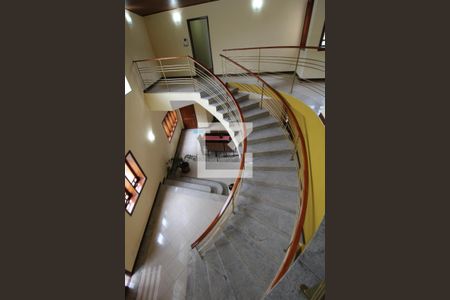 Casa à venda com 411m², 4 quartos e 5 vagasEscada