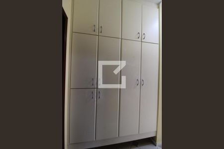 Casa à venda com 411m², 4 quartos e 5 vagasCorredor de Serviço