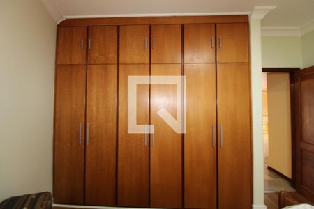 Casa à venda com 411m², 4 quartos e 5 vagasQuarto 2 (suíte)