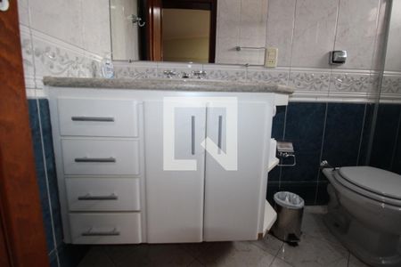 Casa à venda com 411m², 4 quartos e 5 vagasBanheiro da Suíte 2