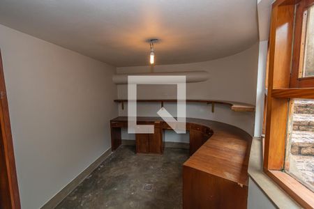 Casa à venda com 250m², 3 quartos e 6 vagas Casa à venda com 250m², 3 quartos e 6 vagasEscritório