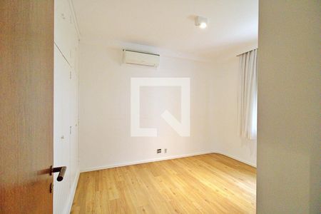 Apartamento à venda com 458m², 4 quartos e 3 vagas Apartamento à venda com 458m², 4 quartos e 3 vagasQuarto 3